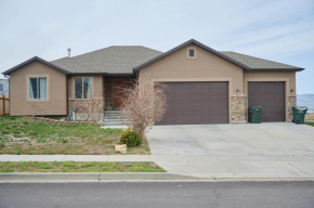 Modern 7 bedroom 4 bathroom home Tooele 16 Guests